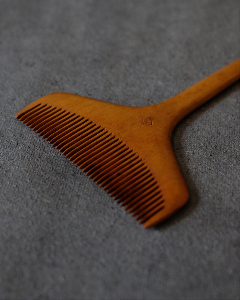 Close-up of wide teeth on Japanese maple wood comb