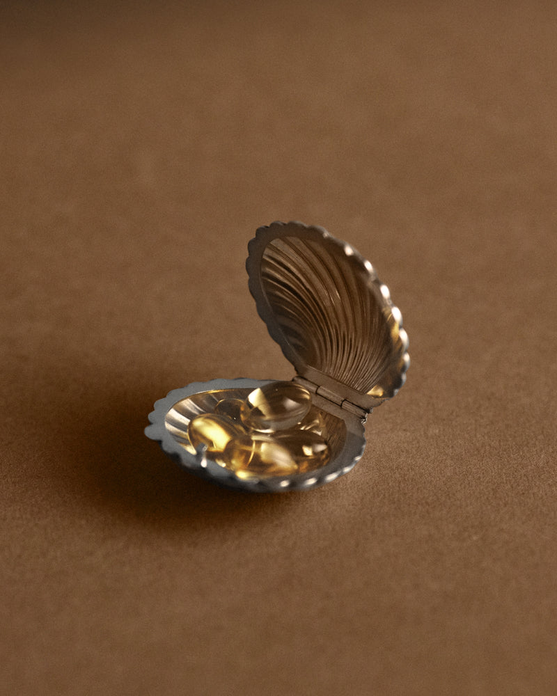 Sterling silver pill box (925) — shell profile and hinge detail.