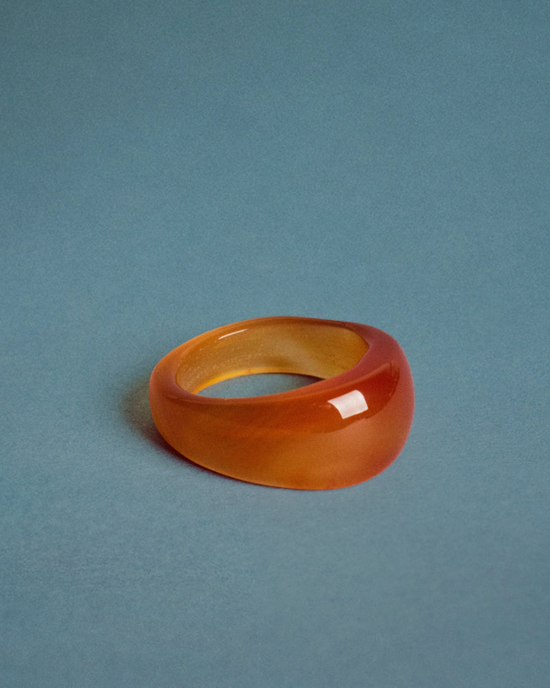 Amber onyx ring — front view, polished finish.