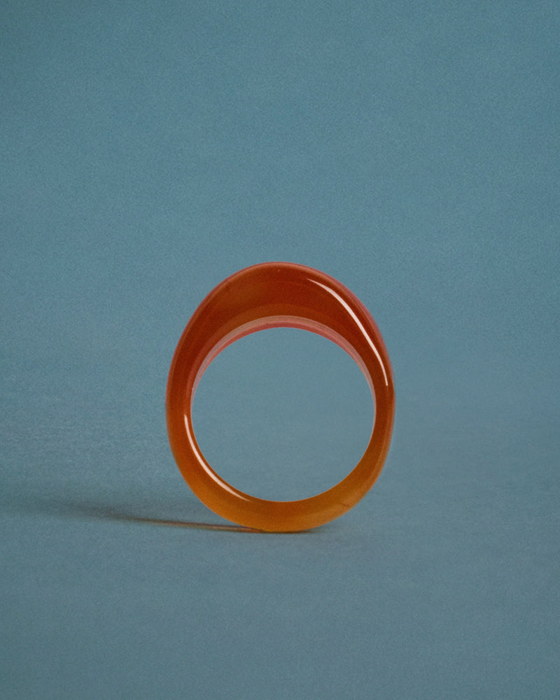 Amber onyx ring — side profile, domed band.