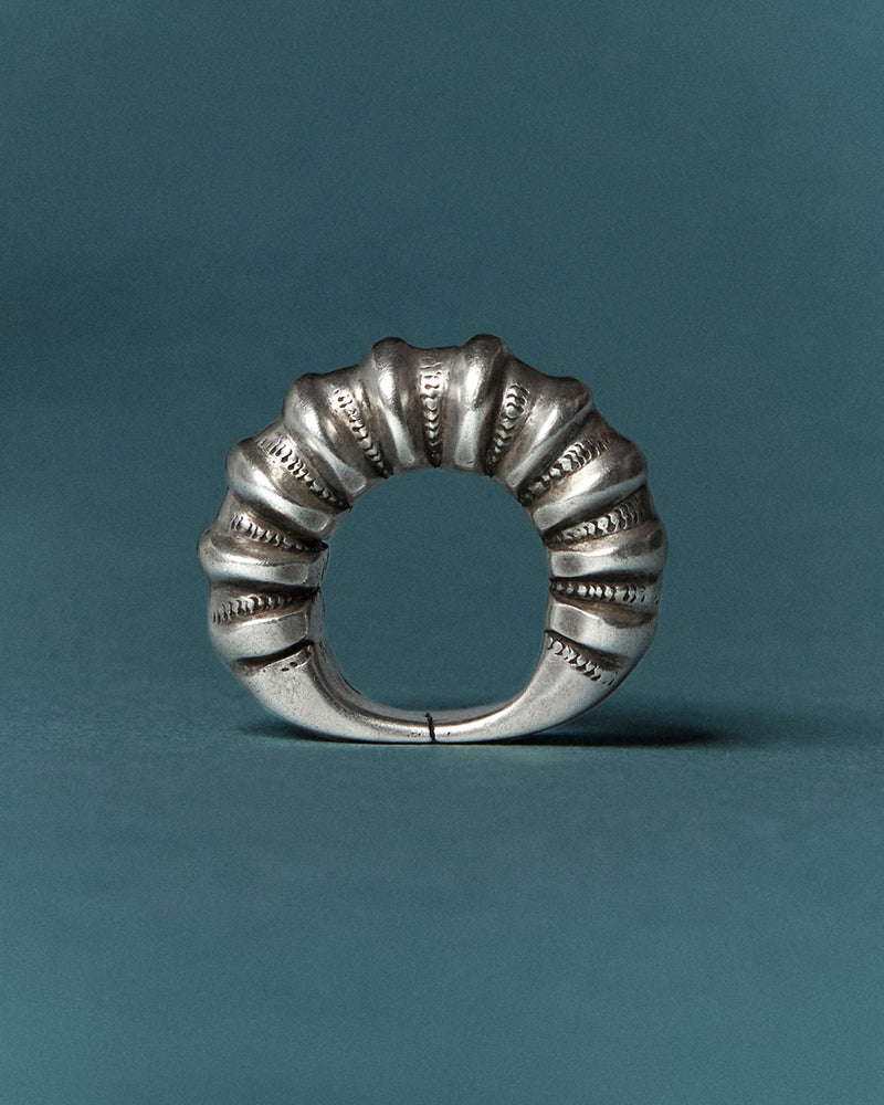 Berber (Amazigh) silver ring — front view, Draâ Valley, Morocco.